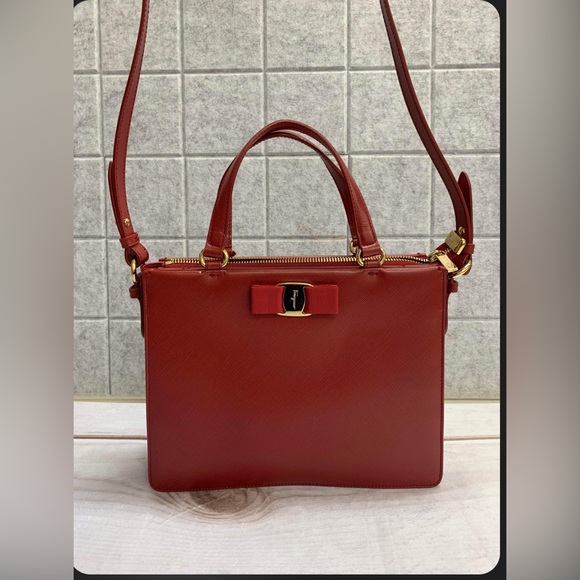 Salvatore Ferragamo Vara Bow Saffiano Leather 2 way bag with Gold tone hardware. - Picture 1 of 16